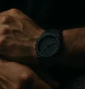Montre noir en Quartz — miniature 3