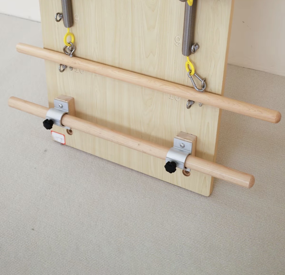 Unité Murale de Pilates en Bois pour Usage Commercial en Studio, Reformer, Springboard, Planche Murale de Pilates — miniature 2
